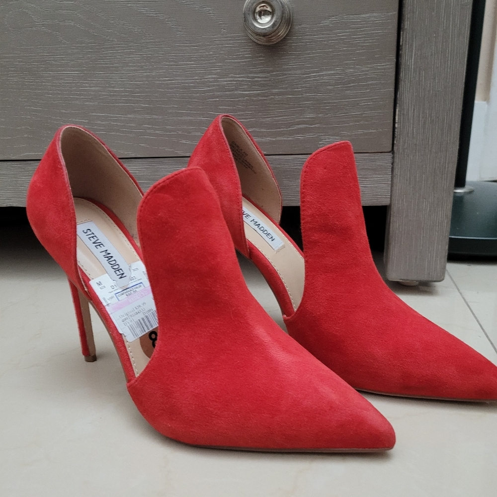 Steve Madden Red pumps